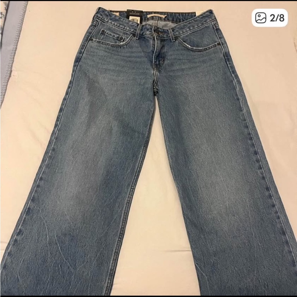 NWT Levi Low Loose Jeans - Picture 2 of 4